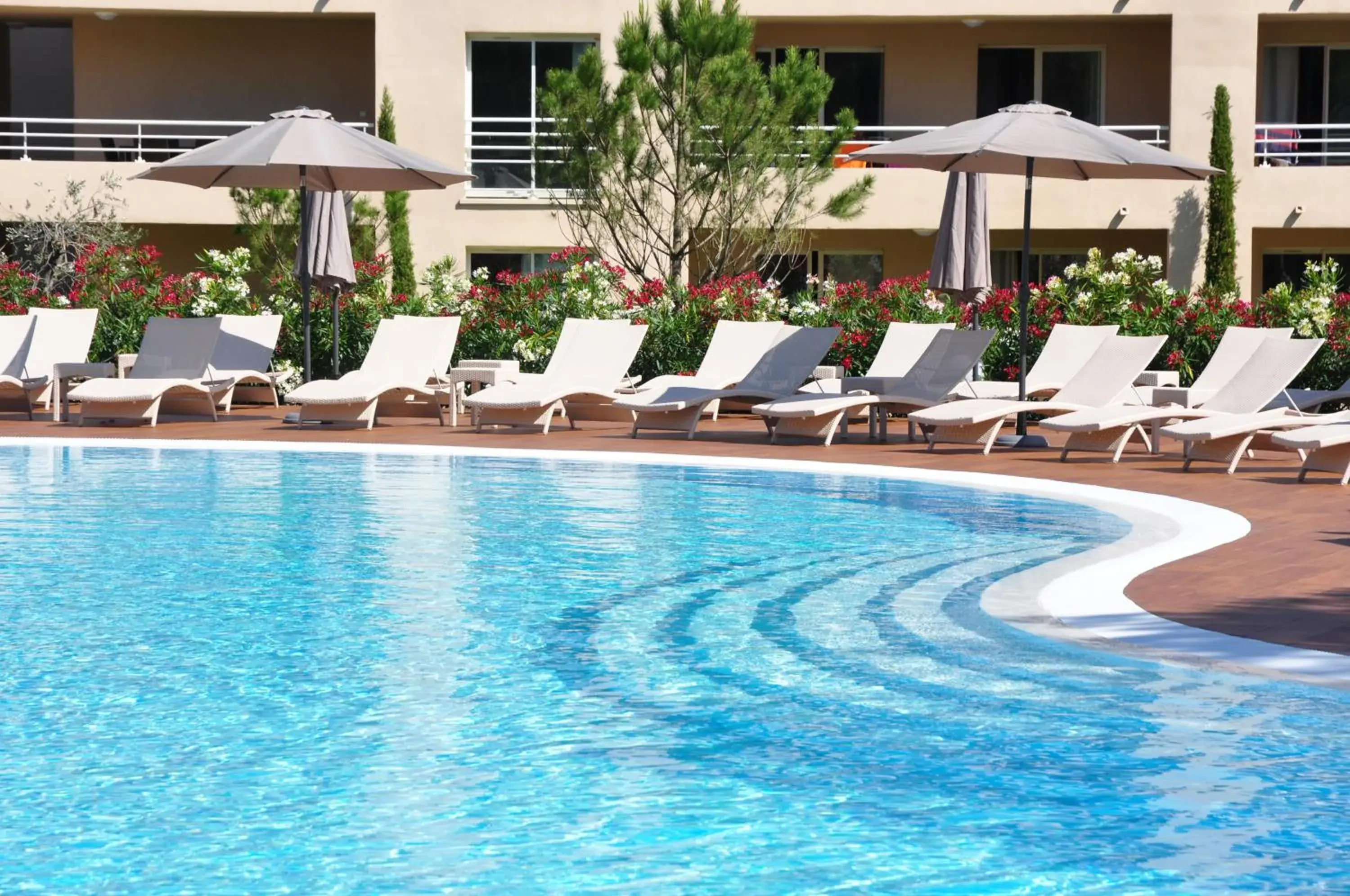 Swimming pool in Résidence Salina Bay